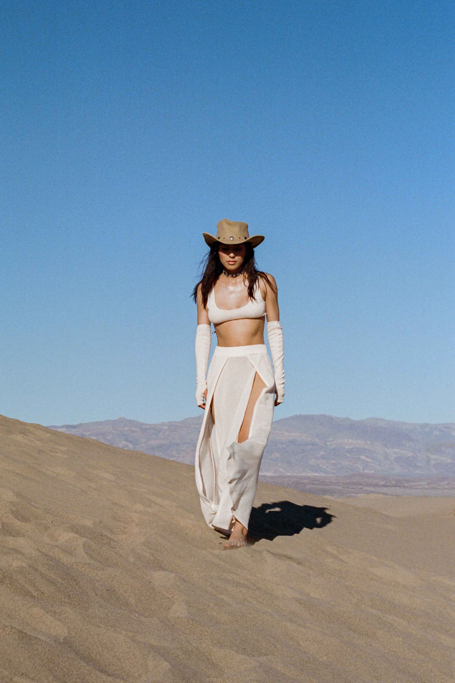 Baila top and gloves in foam