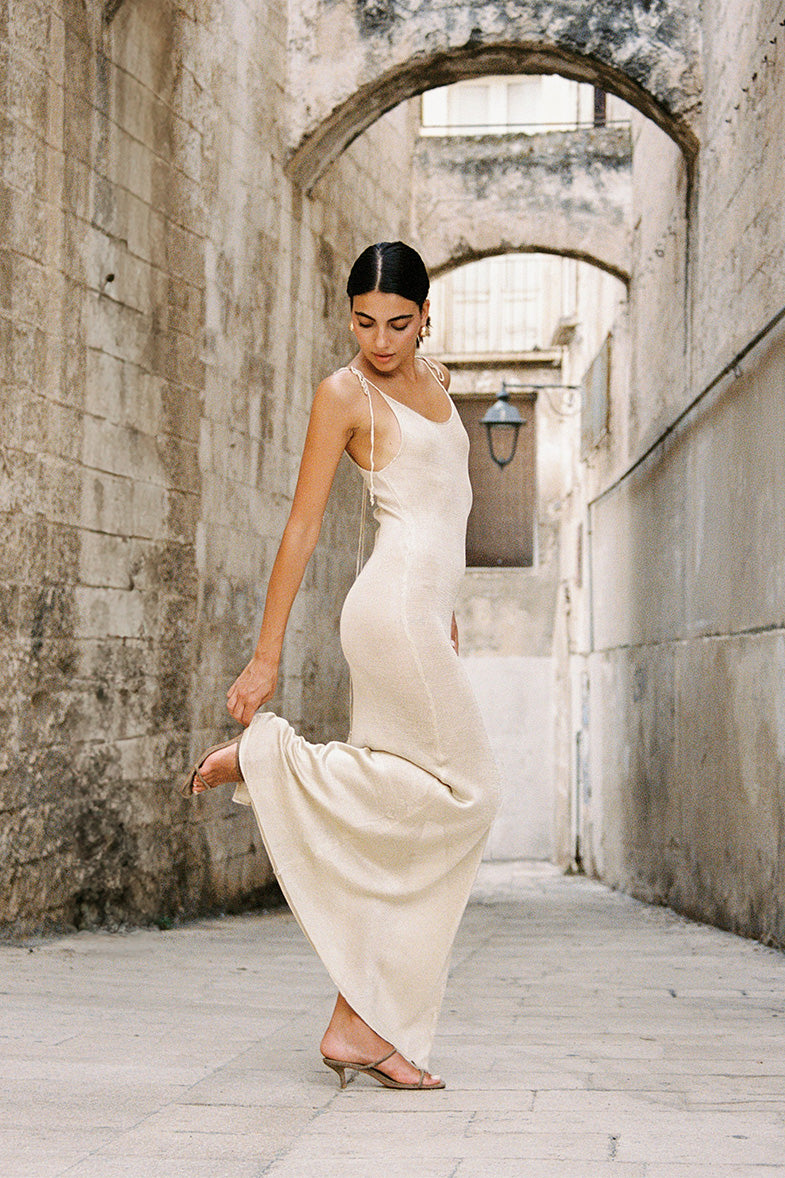 Vega dress in champagne
